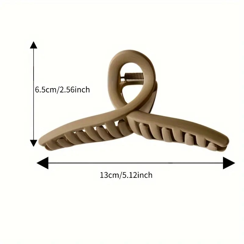 Elegant Hair Claw Clip with a Touch of Simplicity