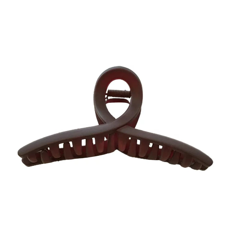 Elegant Hair Claw Clip with a Touch of Simplicity