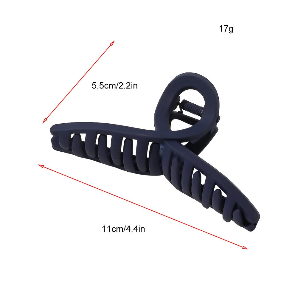 Elegant Hair Claw Clip with a Touch of Simplicity