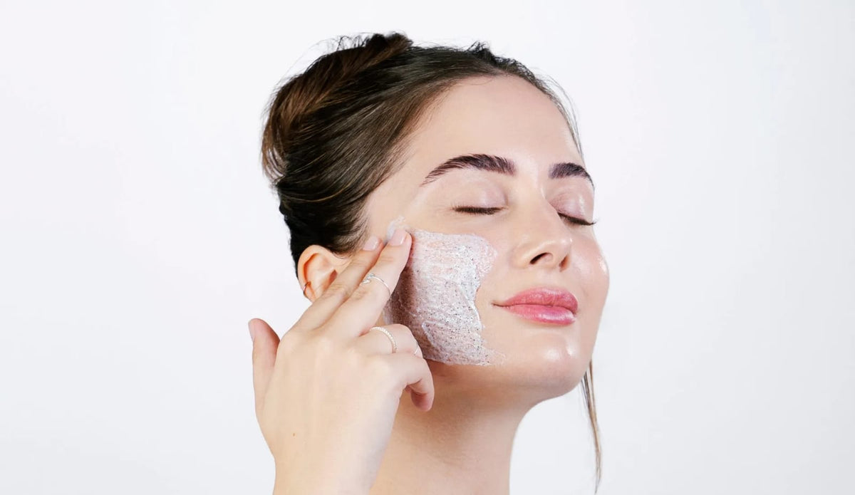 Exfoliant Cleanser Face scrub with smart peeling effect - 90g